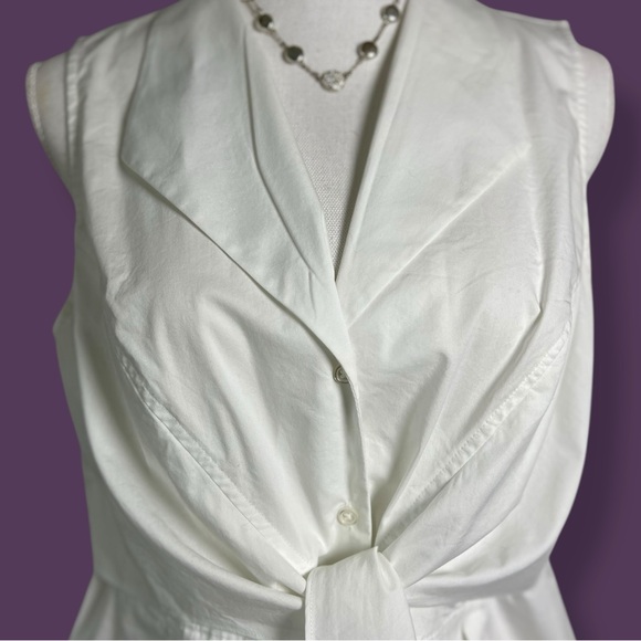 Kaari Blue Elegant White Sleeveless Blouse - Picture 9 of 10
